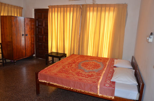 Oyo 436 Sandakelum Tourist Guest House Канди Экстерьер фото