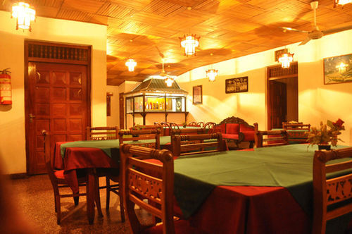 Oyo 436 Sandakelum Tourist Guest House Канди Экстерьер фото