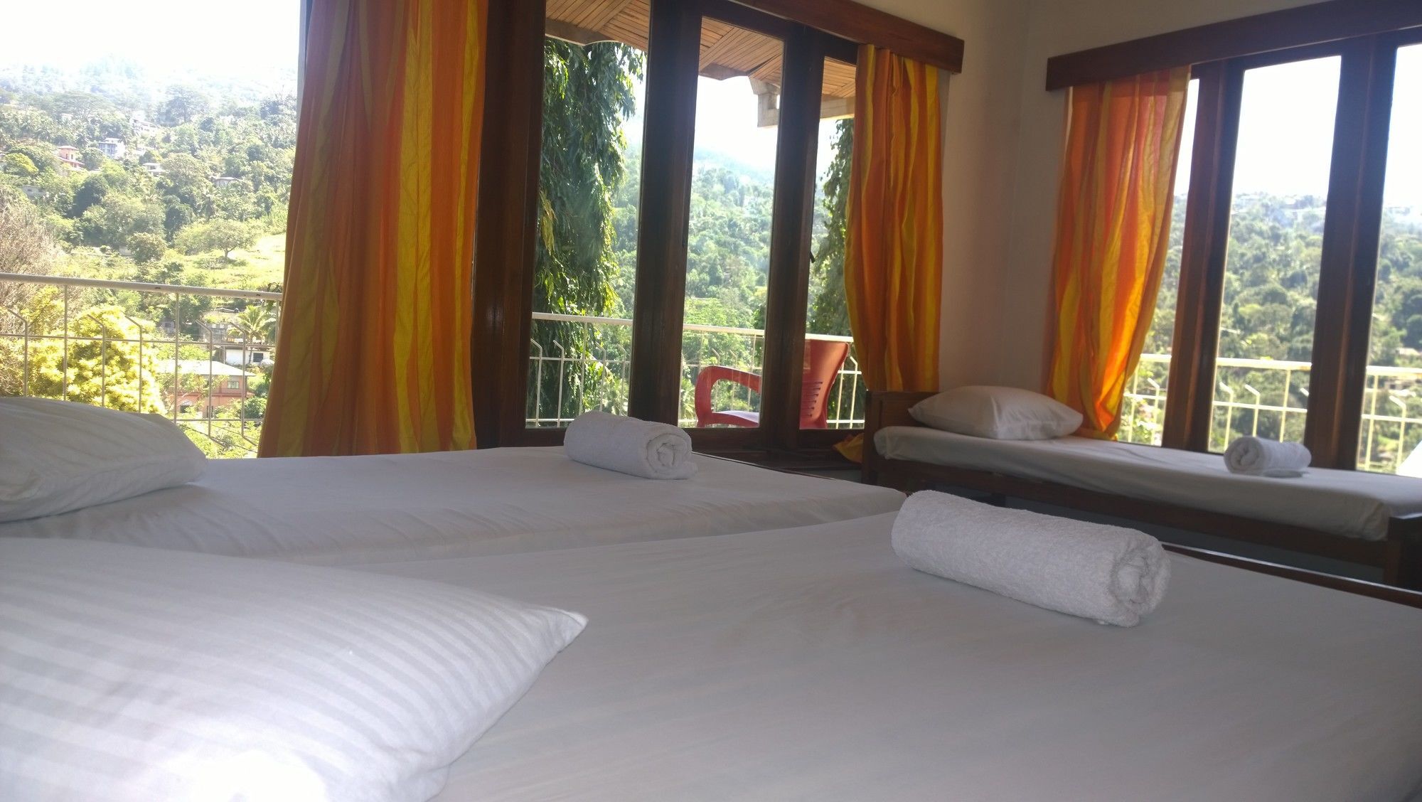 Oyo 436 Sandakelum Tourist Guest House Канди Экстерьер фото