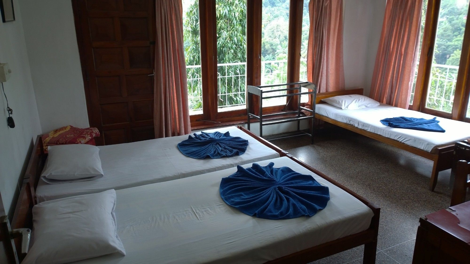 Oyo 436 Sandakelum Tourist Guest House Канди Экстерьер фото