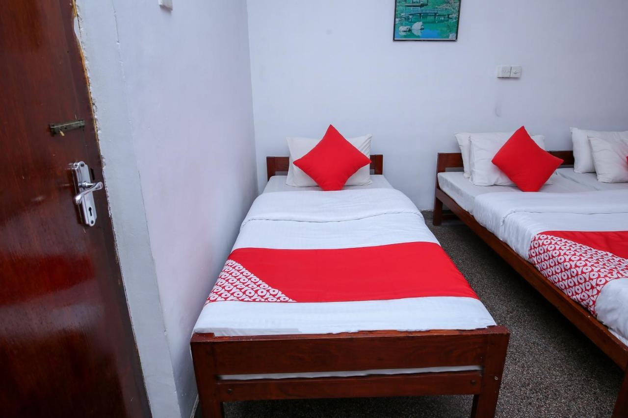 Oyo 436 Sandakelum Tourist Guest House Канди Экстерьер фото