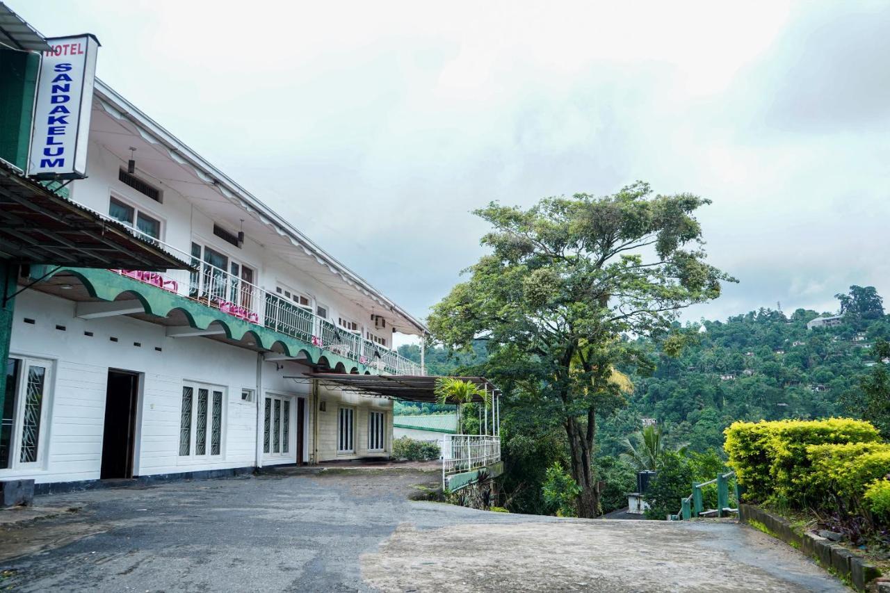 Oyo 436 Sandakelum Tourist Guest House Канди Экстерьер фото