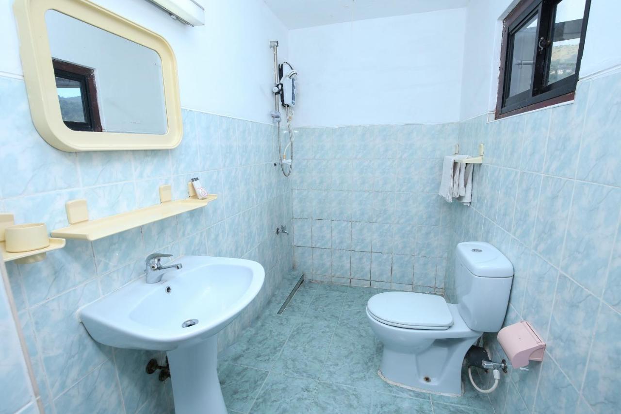 Oyo 436 Sandakelum Tourist Guest House Канди Экстерьер фото