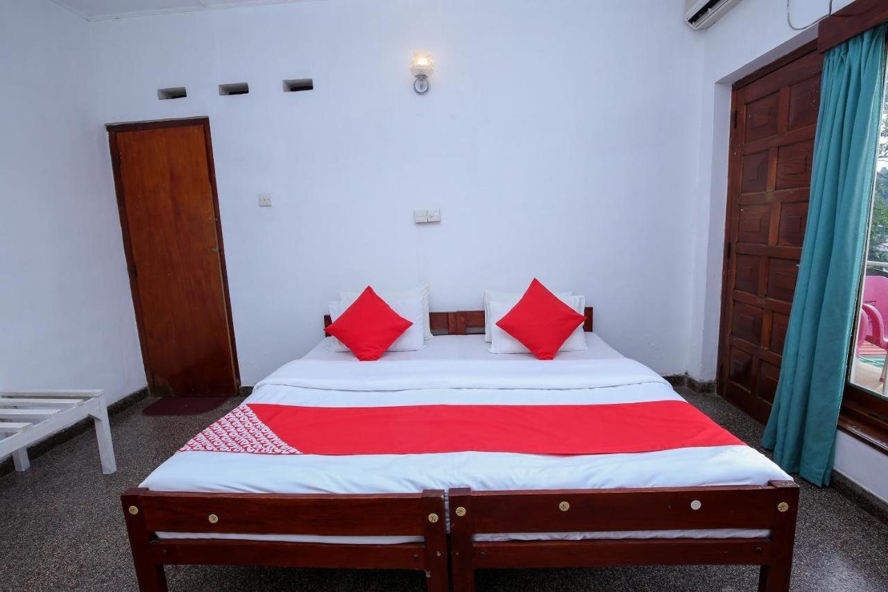 Oyo 436 Sandakelum Tourist Guest House Канди Экстерьер фото