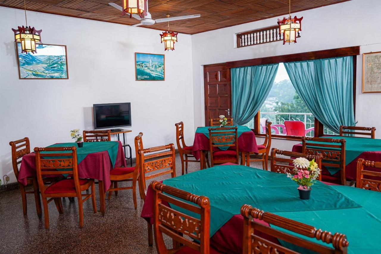 Oyo 436 Sandakelum Tourist Guest House Канди Экстерьер фото