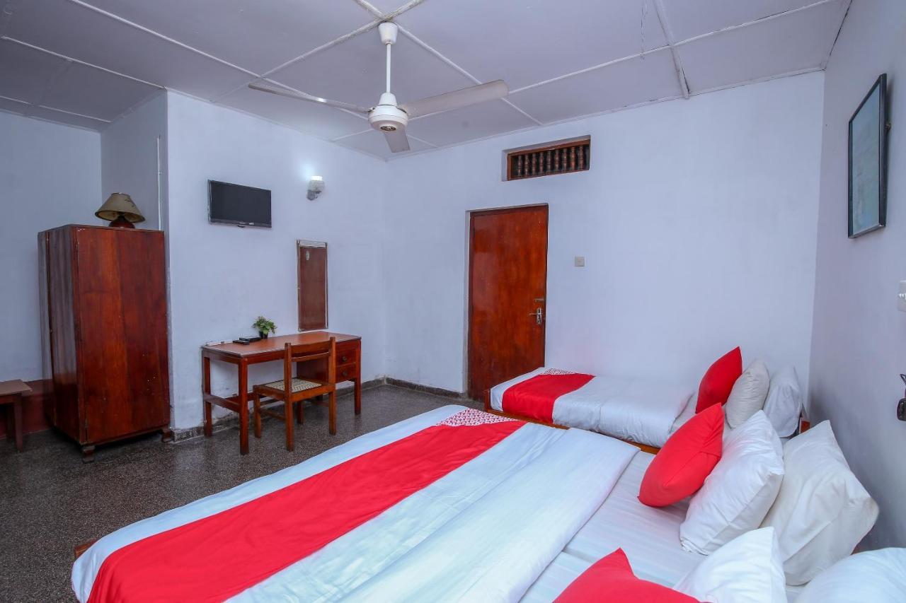 Oyo 436 Sandakelum Tourist Guest House Канди Экстерьер фото