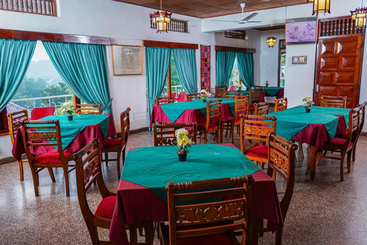 Oyo 436 Sandakelum Tourist Guest House Канди Экстерьер фото