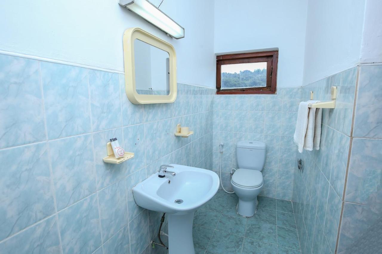 Oyo 436 Sandakelum Tourist Guest House Канди Экстерьер фото